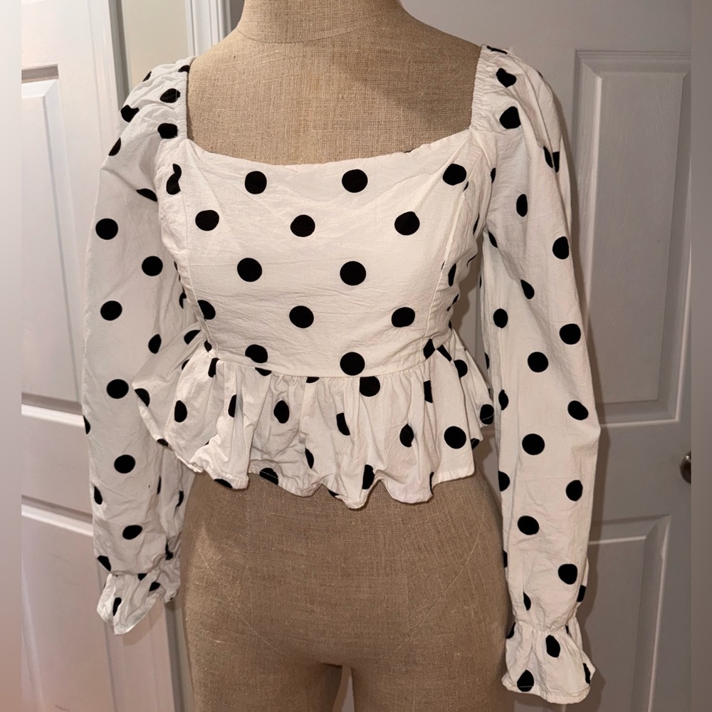 Vestique Y2K 90s Black and White Polka Dot cropped ruffle Blouse small